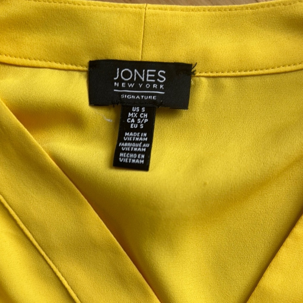 Jones New York Yellow Blouse Size S Relaxed Fit V Neck Lightweight - Picture 2 of 8